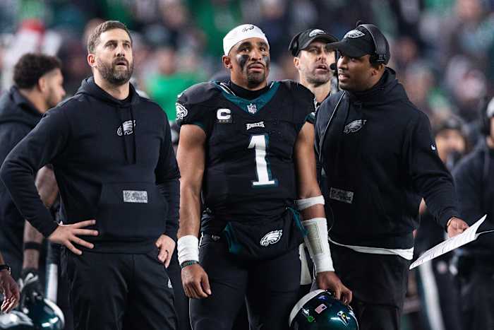 Philadelphia Eagles head coach Nick Sirianni (L) and quarterback Jalen Hurts (1) and offensive coordinator Brian Johnson (R) talk during the second quarter against the New York Giants at Lincoln Financial Field. Mandatory Credit: Bill Streicher-USA TODAY Sports